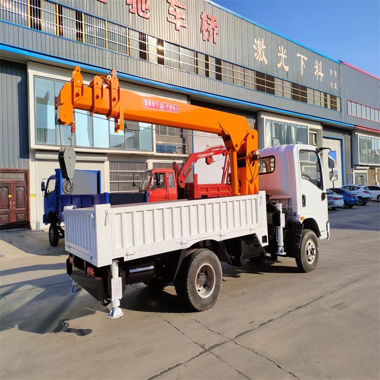 新洲区三轮随车吊定制 农用改装机自备吊中瑞长期出售